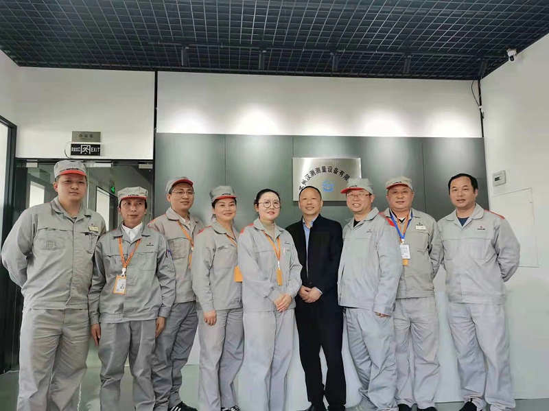 来访人员参观学习合影照片4