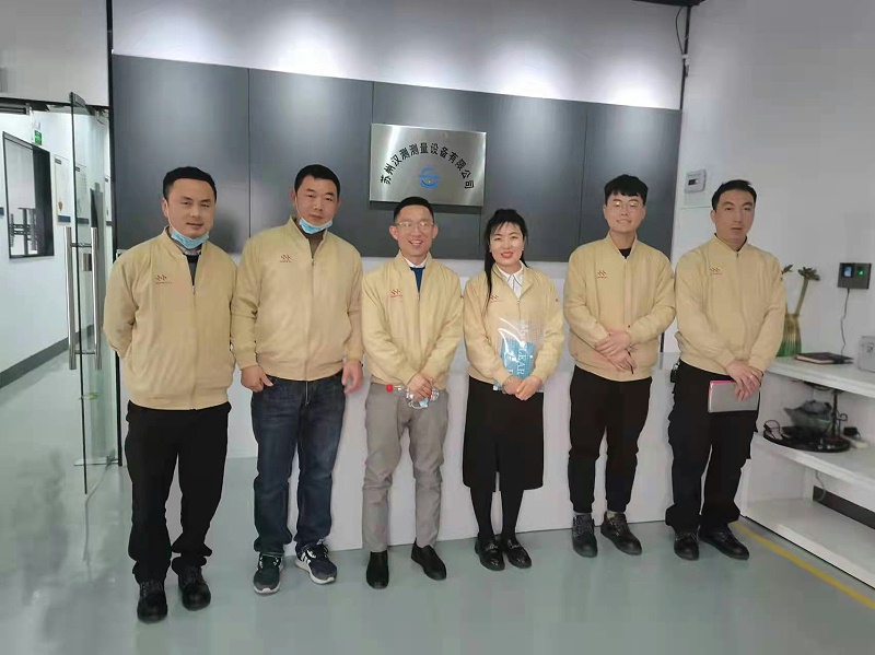 来访人员参观学习合影照片3