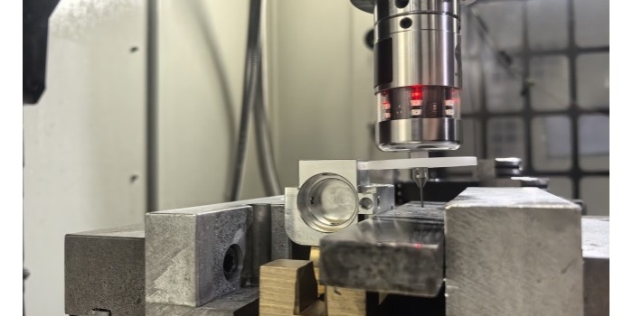 零破坏安装的智慧：磁铁底座通讯接收器如何简化机床改造？